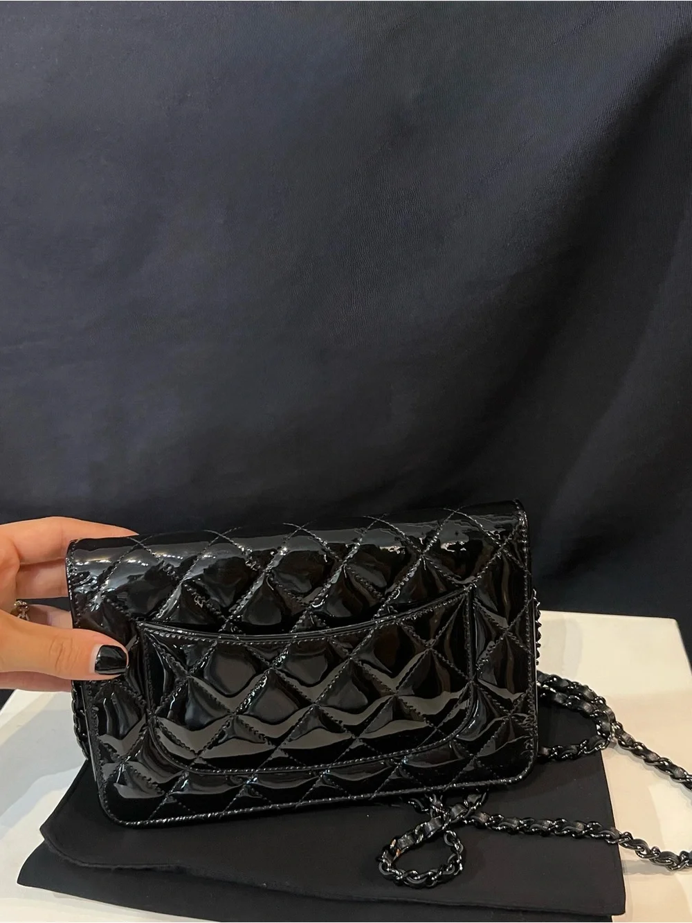 CHANEL WALLET ON CHAIN - VERNIS NOIR